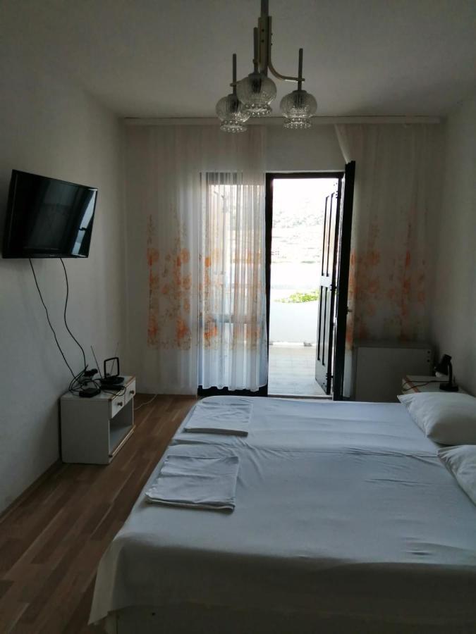 Apartmani Vuksanovic Паг Экстерьер фото