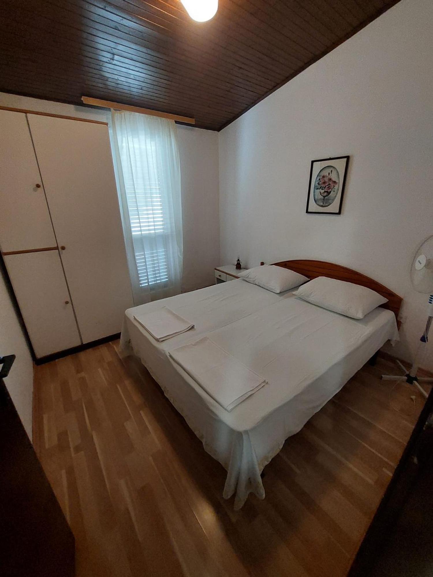 Apartmani Vuksanovic Паг Экстерьер фото