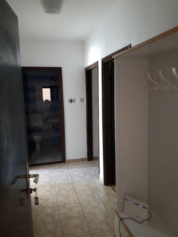Apartmani Vuksanovic Паг Экстерьер фото