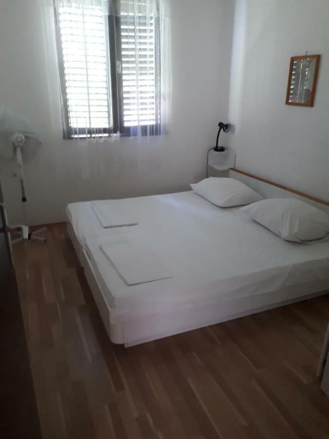 Apartmani Vuksanovic Паг Экстерьер фото