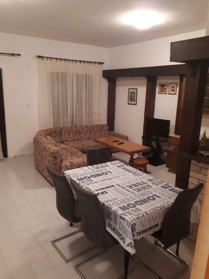 Apartmani Vuksanovic Паг Экстерьер фото