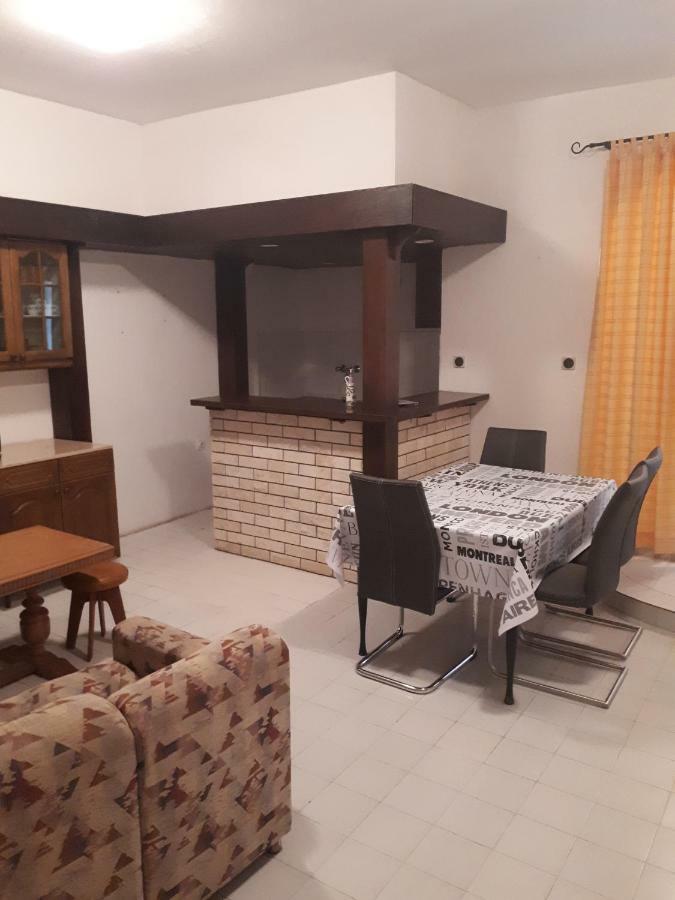 Apartmani Vuksanovic Паг Экстерьер фото
