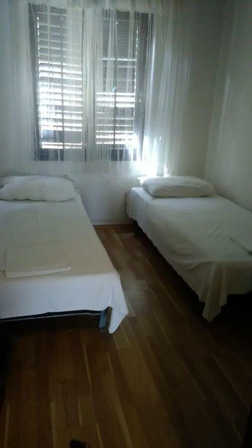 Apartmani Vuksanovic Паг Экстерьер фото